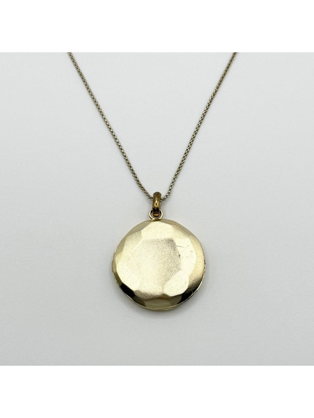 Kendra Scott Gold-Tone Locket Necklace With Adjustable Chain Circular Pendant